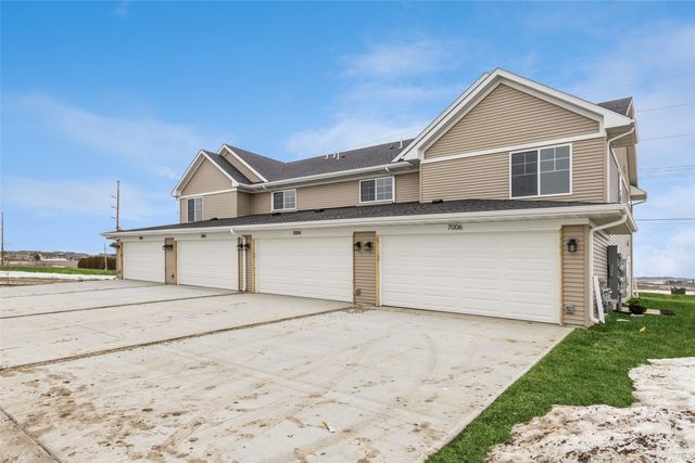 7023 Harlan Eddy Drive SW, Cedar Rapids, IA 52404