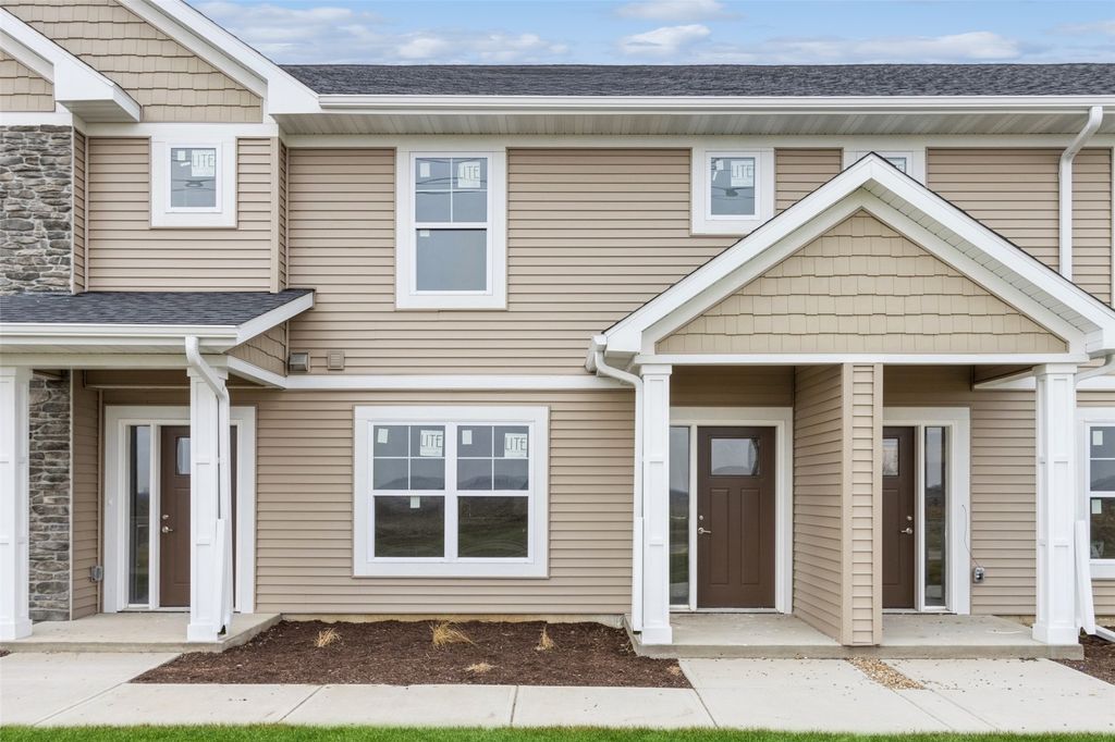 7023 Harlan Eddy Drive SW, Cedar Rapids, IA 52404