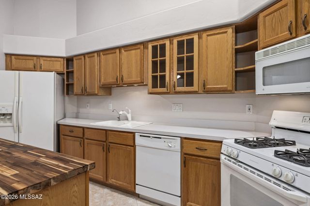 1638 N Debra Sue Place, Tucson, AZ 85715