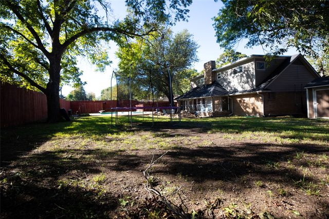 2888 Reedcroft Drive, Farmers Branch, TX 75234