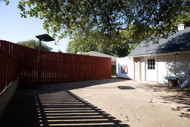 2888 Reedcroft Drive, Farmers Branch, TX 75234