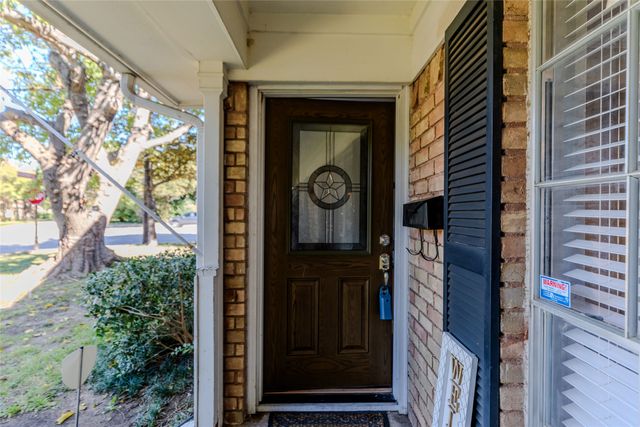 2888 Reedcroft Drive, Farmers Branch, TX 75234