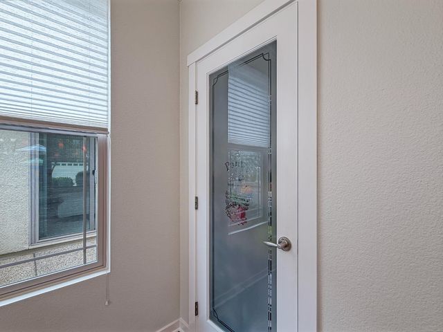 297 Sawmill Ln, Lincoln, CA 95648
