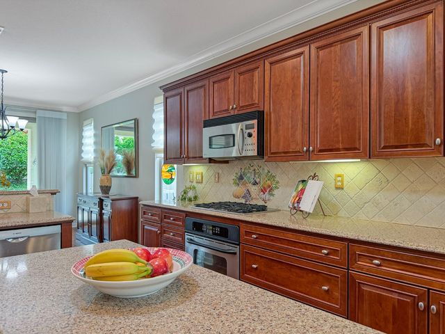 297 Sawmill Ln, Lincoln, CA 95648