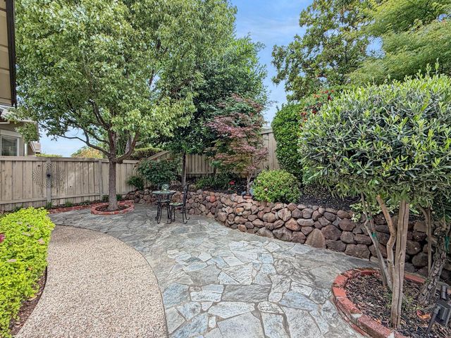 297 Sawmill Ln, Lincoln, CA 95648