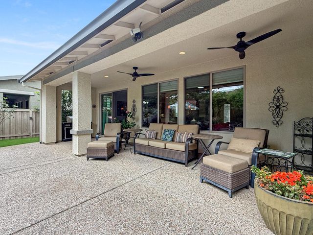 297 Sawmill Ln, Lincoln, CA 95648