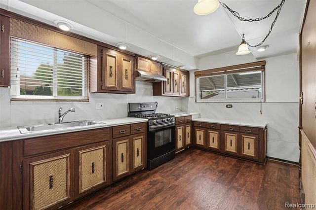 6192 N Waverly Street, Dearborn Heights, MI 48127