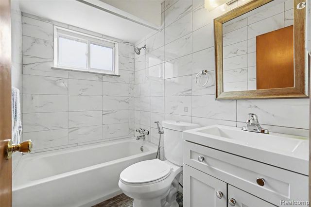 6192 N Waverly Street, Dearborn Heights, MI 48127