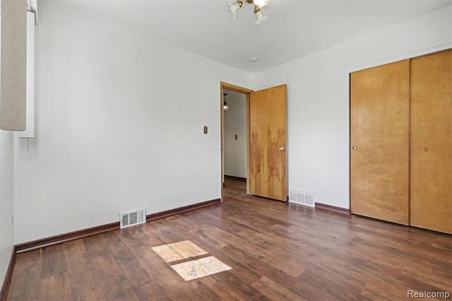 6192 N Waverly Street, Dearborn Heights, MI 48127