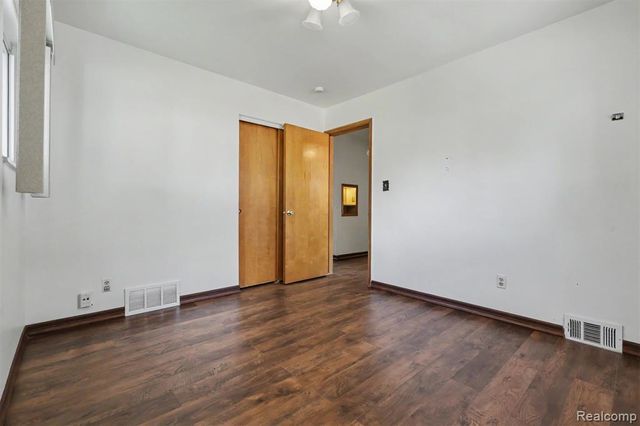 6192 N Waverly Street, Dearborn Heights, MI 48127