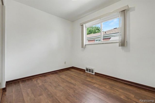 6192 N Waverly Street, Dearborn Heights, MI 48127