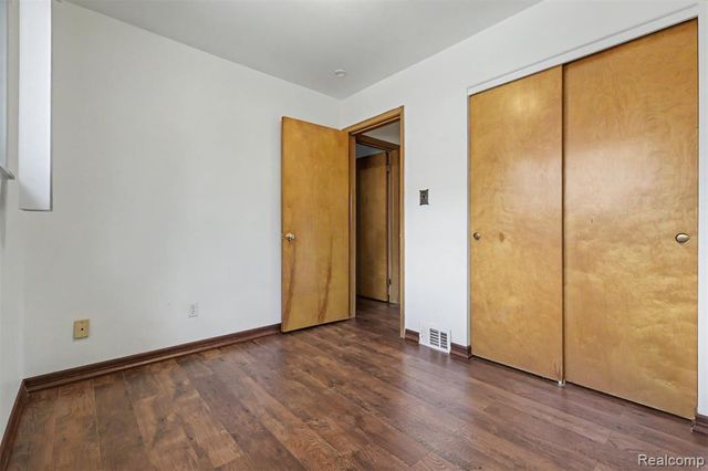 6192 N Waverly Street, Dearborn Heights, MI 48127
