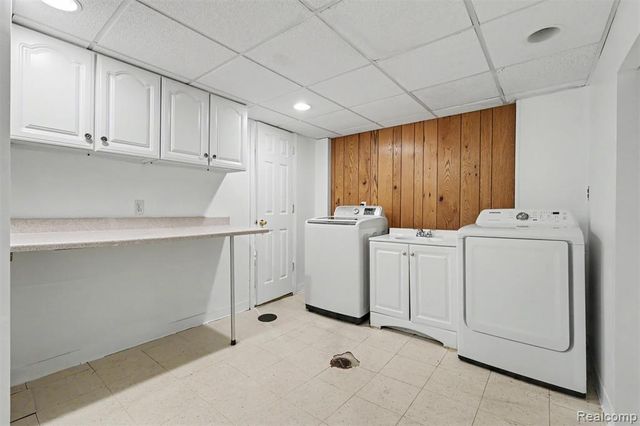 6192 N Waverly Street, Dearborn Heights, MI 48127