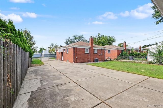 6192 N Waverly Street, Dearborn Heights, MI 48127