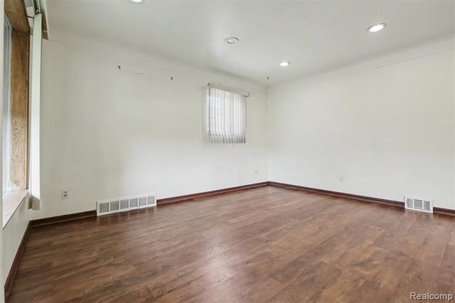 6192 N Waverly Street, Dearborn Heights, MI 48127
