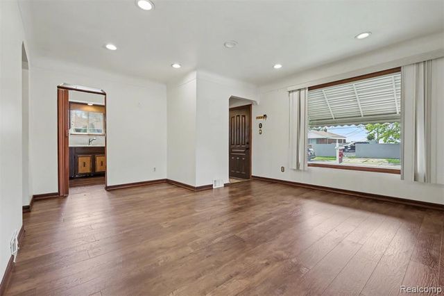 6192 N Waverly Street, Dearborn Heights, MI 48127