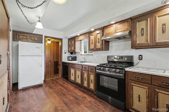 6192 N Waverly Street, Dearborn Heights, MI 48127
