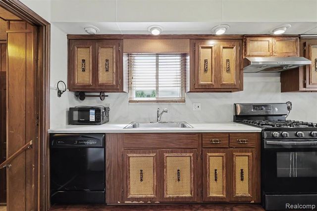 6192 N Waverly Street, Dearborn Heights, MI 48127