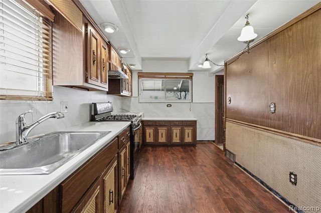 6192 N Waverly Street, Dearborn Heights, MI 48127