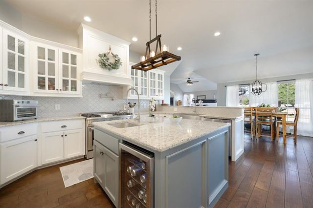 4221 Upper Lake Dr, Norman, OK 73072