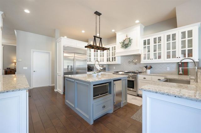 4221 Upper Lake Dr, Norman, OK 73072