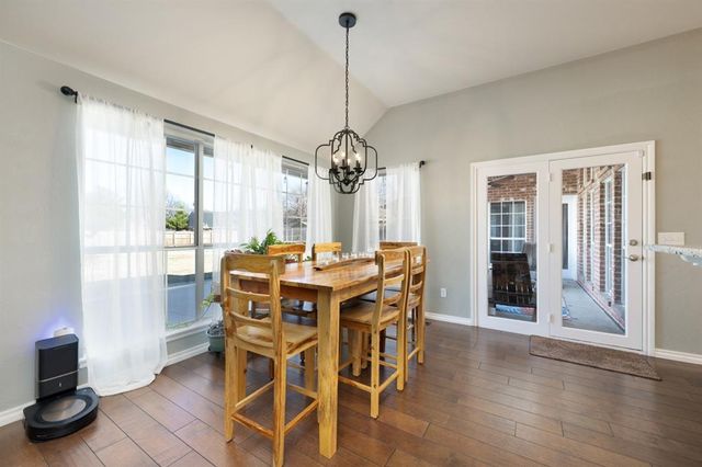 4221 Upper Lake Dr, Norman, OK 73072