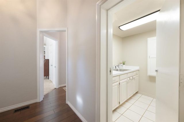 4221 Upper Lake Dr, Norman, OK 73072