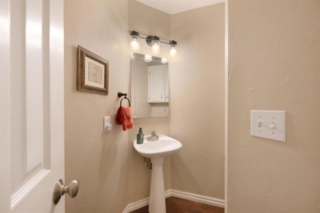 4221 Upper Lake Dr, Norman, OK 73072