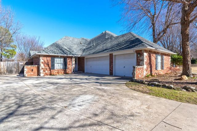 4221 Upper Lake Dr, Norman, OK 73072