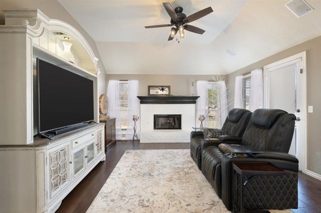 4221 Upper Lake Dr, Norman, OK 73072