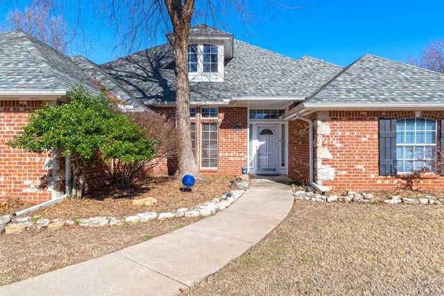 4221 Upper Lake Dr, Norman, OK 73072