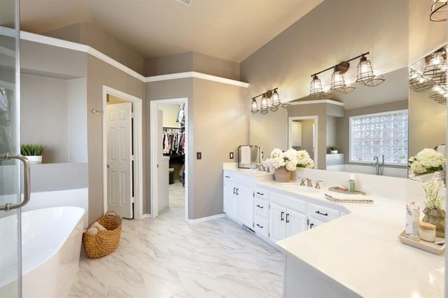 4221 Upper Lake Dr, Norman, OK 73072