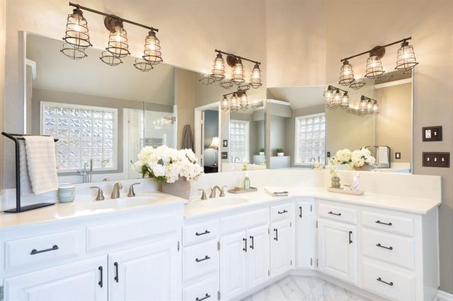 4221 Upper Lake Dr, Norman, OK 73072