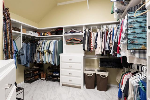 4221 Upper Lake Dr, Norman, OK 73072