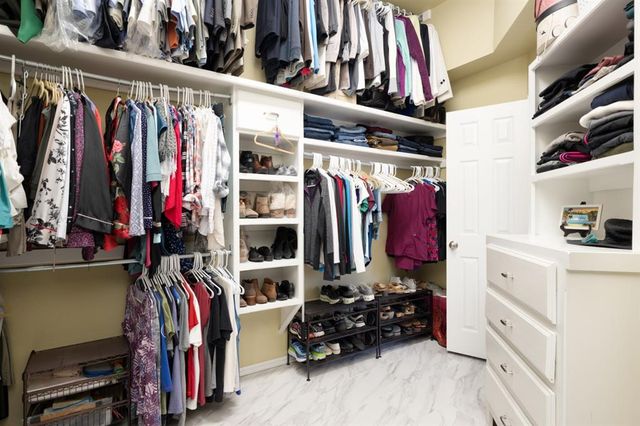 4221 Upper Lake Dr, Norman, OK 73072