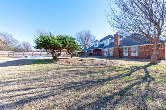 4221 Upper Lake Dr, Norman, OK 73072