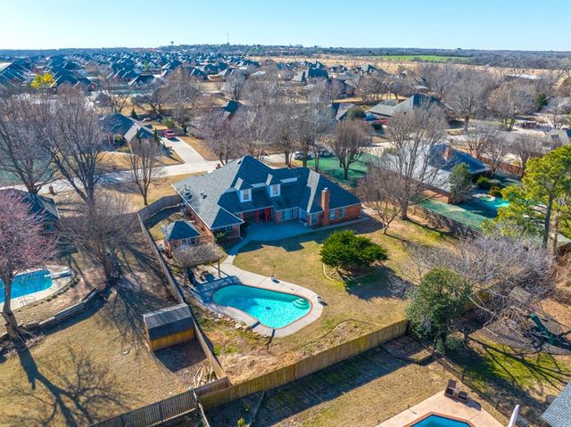4221 Upper Lake Dr, Norman, OK 73072