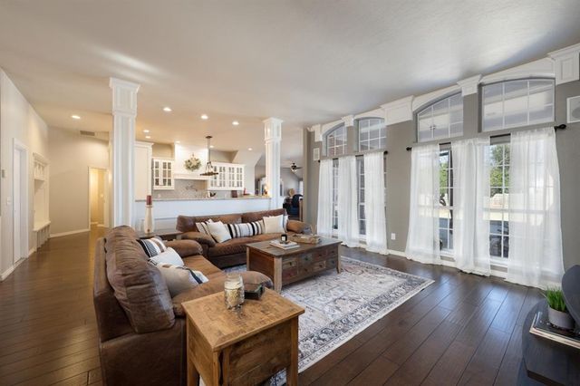 4221 Upper Lake Dr, Norman, OK 73072