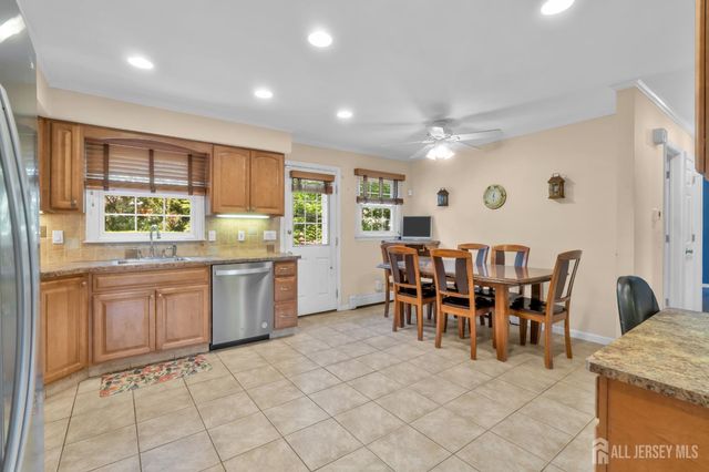4 Conover Court, Edison, NJ 08817