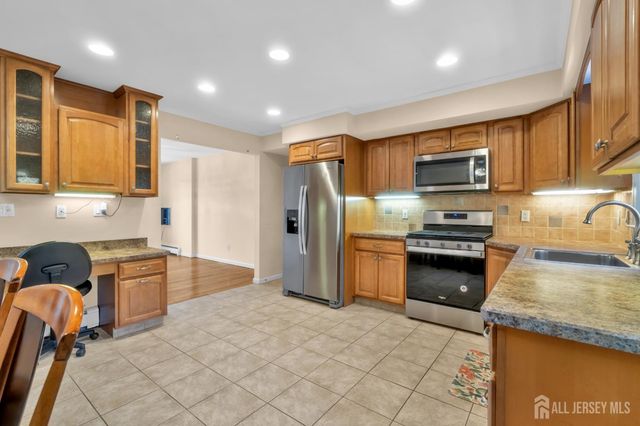 4 Conover Court, Edison, NJ 08817