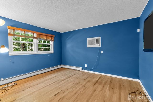 4 Conover Court, Edison, NJ 08817