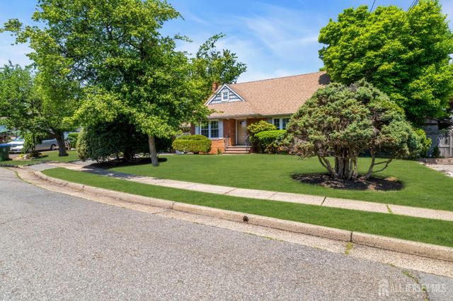 4 Conover Court, Edison, NJ 08817
