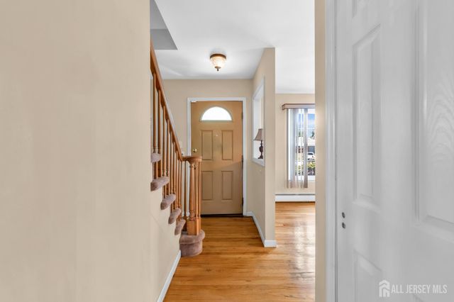 4 Conover Court, Edison, NJ 08817