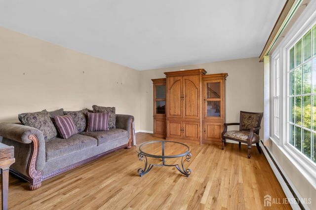 4 Conover Court, Edison, NJ 08817