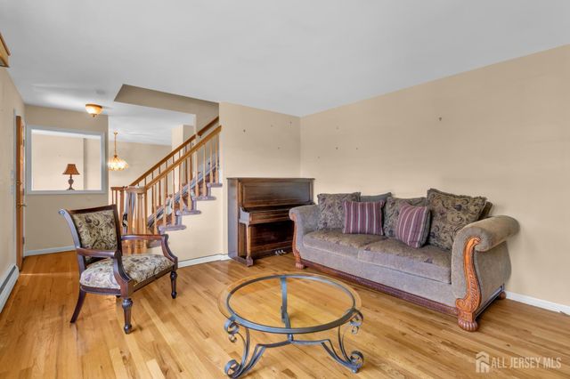 4 Conover Court, Edison, NJ 08817