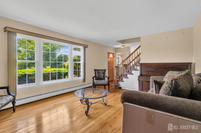 4 Conover Court, Edison, NJ 08817