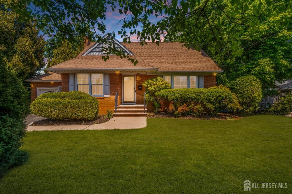 4 Conover Court, Edison, NJ 08817