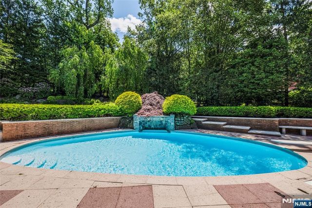 67 Adams Drive, Cresskill, NJ 07626