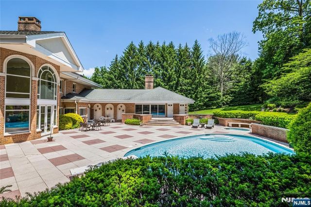 67 Adams Drive, Cresskill, NJ 07626
