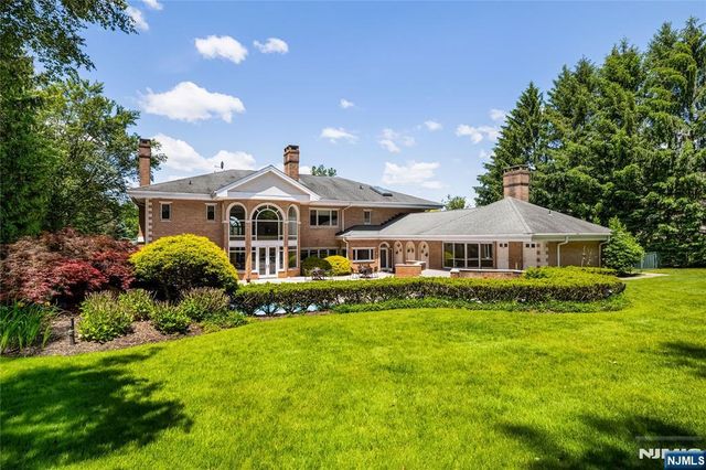 67 Adams Drive, Cresskill, NJ 07626